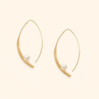 Shependence ต่างหูมุกลูน่าไวร์ (Lunar Pearl Wire Earrings)