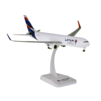 1:200 Scale B767 B767-300F LATAM CARGO Airlines พลาสติก ABS ประกอบเครื่องบินเครื่องบินของเล่นสำหรับคอลเลกชัน