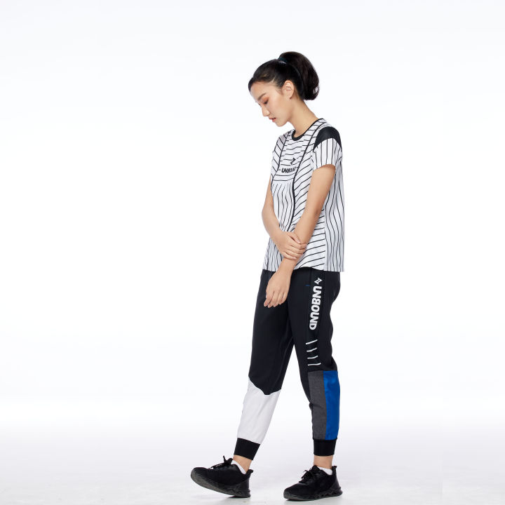 unbound-pencil-stripe-t-shirt-เสื้อยืดหญิง-เสื้อแขนสั้น-เสื้ออันบาวน์-พิมพ์ลายเส้นสีดำ