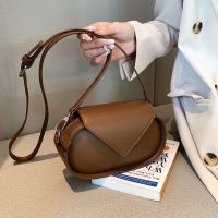 【hot seller】 Korean version of the bag retro autumn and winter fashion shoulder 2022 new niche popular crossbody high-end womens