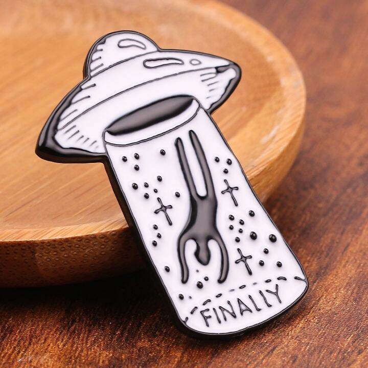 dt-hot-brooch-metal-enamel-alien-spaceship-adventurer-astronaut-badge-pin-clothing-pins-jewelry-accessories-gifts