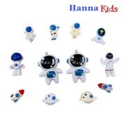 Bộ Charm Jibbitz Sticker Vip Phi Hành Gia gắn dép sục Cross cho bé trai bé