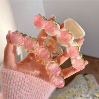 กิ๊บหนีบผม ?peach hair clip?เป็นกิ๊บหนีบลูกพีช ติดใบสีเขียว สีสันตัดกัน ขนาด 11.5cm. รุ่นนี้น่ารักมากแนะนำค่ะ