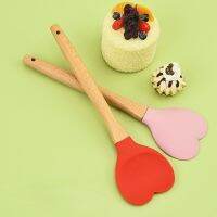 1pc Silicone Spatula Creative Heart Shaped Wooden Handle Silicone Spoon Kitchenware Pot Spoon Kitchen Cooking Tools Pots Pans