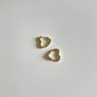 Nue - rough heart earrings (ต่างหูห่วงรูปหัวใจ)