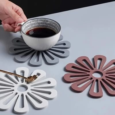 1pc Nordic Style Thickened Table Mat, Dining Table Heat Insulation Mat, Anti-scald Mat, Household Plate Mat, Flower-shaped
