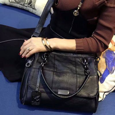 กระเป๋าบอสตันผู้หญิง 2023 กระเป๋าสะพายใหม่กระเป๋าสะพายผู้หญิงยุโรปและอเมริกาแฟชั่นกระเป๋าหนังนุ่มกระเป๋าสะพาย