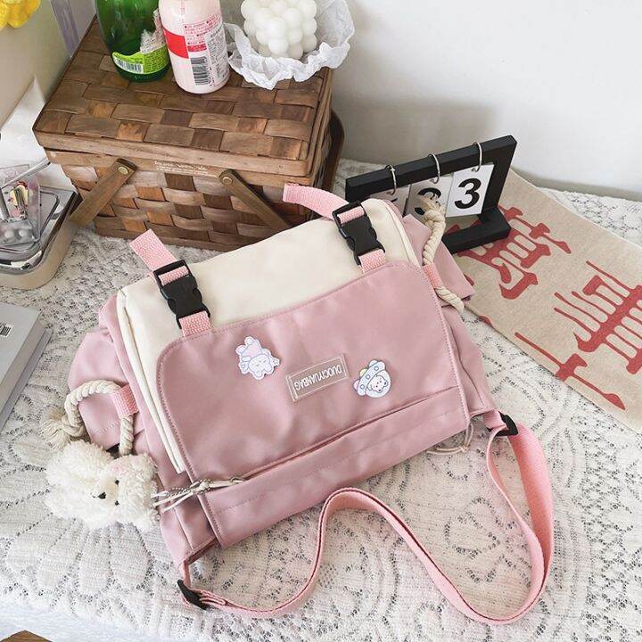 koreafashionshop-kr1637-d3กระเป๋าสะพายข้าง-ผ้าในล่อน-ใบใหญ่-ไม่มีตุ๊กตาแถม