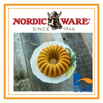 Nordic Ware Elegant Party Bundt Pan & Bundt Cake Keeper 