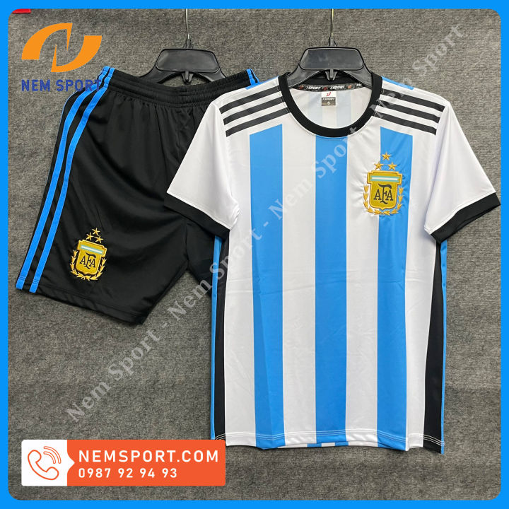 Thần thái và phong cách bóng đá của đội tuyển Argentina luôn được đánh giá cao trong lòng người hâm mộ. Với quần áo đội tuyển Argentina chính hãng, người chơi sẽ cảm thấy như trực tiếp tham gia vào đội bóng này và không còn muốn rời xa sân cỏ.