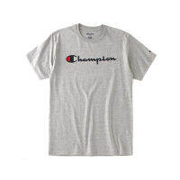 CHAMPION MEN - US เสื้อยืดแขนสั้นผู้ชาย-ไซส์ยุโรป CLASSIC GRAPHIC T-SHIRT  GT23HHS22 Y06794-806