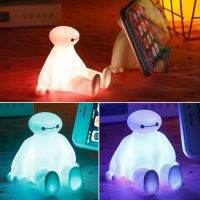 【digitizer】 ไฟเรืองแสงหลากสีของ Disney Baymax แท่นวางของตกแต่งที่จับโทรศัพท์มือถือรูปการ์ตูนอะนิเมะของเล่นโมเดลฮีโร่ตัวโต6