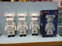 สเปน Real Madrid รุนแรงหมีอาคารบล็อก Bearbrick หมี C Luo รุ่น Benchetta ของเล่นที่ทำด้วยมือเครื่องประดับ400%