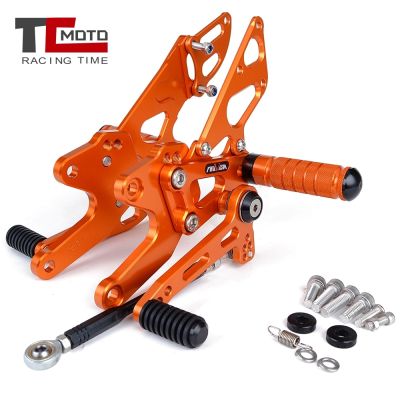 ชุดที่วางเท้าด้านหลังแบบปรับได้ CNC ที่วางเท้าสำหรับ KTM 1290 Superduke Super Duke R GT 2014 2015 2016 2017 2018 2020 2019