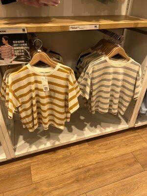 Uniqlo เสื้อยืดสั้นสตรีแฟชั่นใหม่อเนกประสงค์สไตล์ญี่ปุ่นและเกาหลีใต้ (เสื้อแบบหลวมไหล่เอวสูงแขนสั้น) 451612