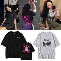 เสื้อยืดโอเวอร์ไซส์KPOP ผ้าฝ้ายแขนสั้นเสื้อยืด TWICE 4TH WORLD TOUR Ⅲ Concert เดียวกันหลวมรอบคอเสื้อแขนสั้นผู้หญิง 2022 ฤดูร้อนใหม่สไตล์เกาหลีนักเรียนสบายๆเสื้อยืดด้านบนรองรับการปรับแต่ง