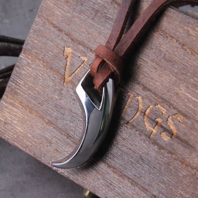 【CW】Never Fade Wolf Fang Tooth Spike Pendant Necklace Men Women Animal Tooth Leather Rope Necklace Fashion Fitness Jewelry