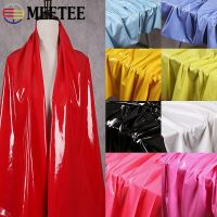 50*145ซม. Meetee เงามันวาว Bahan Kain Kulit นุ่มยืดหยุ่นผ้า PU สำหรับเสื้อผ้าเสื้อผ้าวัสดุเย็บ DIY