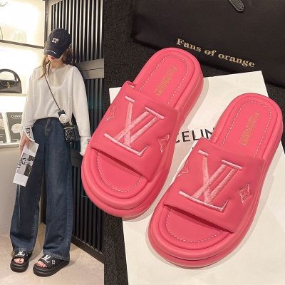 【July】 Candy-colored shit-feeling thick-soled one-word slippers womens outerwear 2023 summer hot style student cute lightweight sandals and