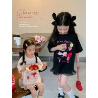 JianZhuZhuangShiGongChengYou ? พร้อมส่ง สาวเกาหลีการ์ตูนลําลองแขนสั้นเสื้อยืดฤดูร้อนลูกไม้ midi ด้านบน SL5740