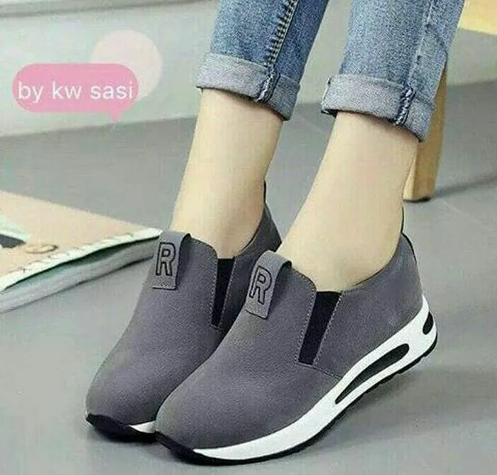 model sepatu slip on