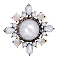 Retro Palace Baroque Brooch Simulated Shell Pearl and Crystal Brooch Pins Women Fashion Dress Coat Accessories Jewelry