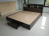 Furniture Word เตียงหัวตรง  5  ฟุต รุ่น BS 503 สไตล์โมเดิร์น มีลิ้นชักเก็บของท้ายเตียง มีช่องเก็บของหัวเตียง ยอดนิยมขายดีอันดับ 1 ขนาด 160x219x92 ซม