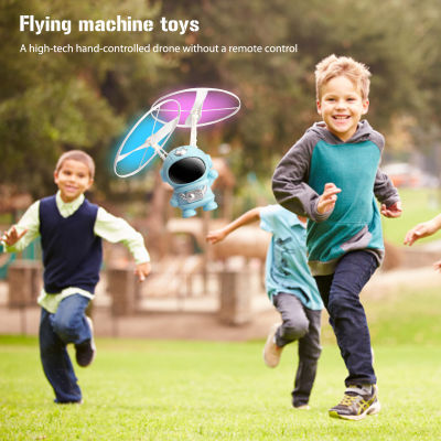 บินหุ่นยนต์ของเล่นเด็กหุ่นยนต์ของเล่นน่ารักกับ USB ชาร์จนักบินอวกาศที่มีไฟ LED สำหรับหนุ่มๆสาวๆวัยรุ่นของขวัญของเล่นเด็ก