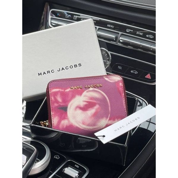 marc-jacobs-dark-lipstick-multi-m0013261-kiss-card-case-wallet-กระเป๋าใส่เหรียญ