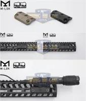 ขาจับไฟฉาย Arisaka Offset Scout Mount™ Geissele SMR 416 (ขาจับไฟฉายเอียง 45 องศา) (Offset Scout Mount™ Geissele SMR 416) (Offset Light)  ● ขนาด : ยาว 56mm. ● น้ำหนัก : 20 กรัม  ● คุณสมบัติ : 1. ทำจากอลูมิเนียม 2. น้ำหนักเบา 3. สามารถติดตั้งกับชุดหน้าระบบ