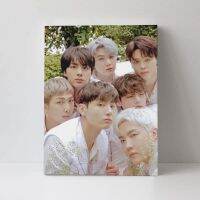 BTS โปสเตอร์ภาพเขียนสีน้ำมันที่มีชื่อเสียงศิลปะบนผืนผ้าใบสำหรับติดกำแพงพิมพ์สีสันสดใสแกลเลอรี่ภาพแอบสแตรกสำหรับห้องนั่งเล่นตกแต่งผนังห้อง12x16in ห้องนอน