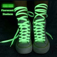 [HOT EXQQUZIOWGWD 116] Luminous Shoelaces กีฬาแบนผ้าใบรองเท้า Laces Glow In The Dark Night สีเรืองแสงเชือกผูกรองเท้าของขวัญของเล่นเด็ก