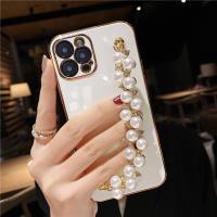 XJ Mall Diamond Pearl Bracelet Chain Painting เคสซิลิโคนสำหรับ iPhone 14 Pro Max,13 Pro Max,12 Pro Max สร้อยข้อมือมุกหรูหรา INS กันกระแทกปกหลังกรณีโทรศัพท์สำหรับ iPhone X/xs Max/ 11/11 Pro Max/ 7 Plus/ 8 Plus/se 2020 /Se 2022