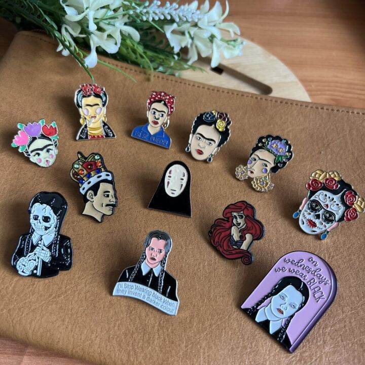 clearance-เข็มหมุด-เข็มกลัด-frida-wednesday-ตกแต่ง-กระเป๋า-เสื้อผ้า-หมวก-enamel-pin-เหลือไม่เยอะ-หมดแล้วหมดเลย