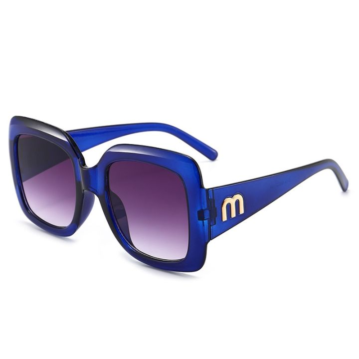 woman-blue-big-face-sunglasses-gilded-letters-wide-leg-sunshade-mirror-modified-face-color-changing-mirror-glasses