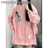 TroubleMaker เสื้อฮู้ด เสื้อแขนยาวอบอุ่น หลวมและสบาย เท่ ทันสมัย สไตล์ น่ารัก WWY23936PY 39Z230925