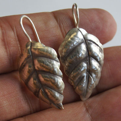 Beautiful leaf earrings pure silver Thai Karen hill tribe สวย ใบไม้ตำหูเงินกระเหรี่ยงทำจากมือชาวเขางานฝีมือสวยของฝากที่มีคุณค่าของฝากถูกใจ