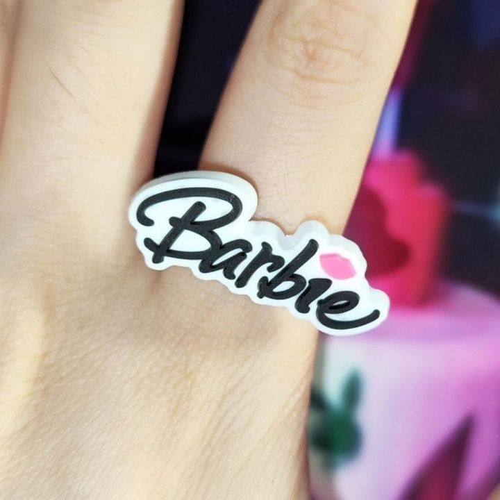 jariet-barbie-สีชมพูแหวนตุ๊กตาบาร์บี้โลโก้ตุ๊กตาบาร์บี้แฟชั่นตัวแสดง-y2k-เด็กผู้หญิง