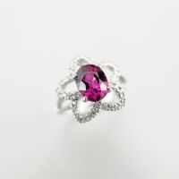 Rhodolite Diamond Ring แหวนพลอยโรโดไลท์ ประดับเพชรแท้รูปทรงดอกไม้ ตัวแหวนทองขาว18K