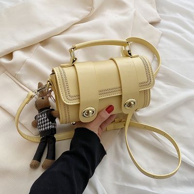 Cambridge spring summer senior feeling hand carry bag handbag the new 2022 popular western style sense his joker one shoulder restore ancient ways