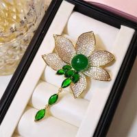 Elegant Emerald Lotus Luxury Rhinestone Pendant Brooches Pins For Women Exuqisite High Quality Plant Suit Dress Corsage Gift