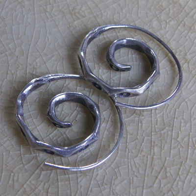 Thai earrings coil silver Karen hill tribe nice handmade สะดุดตา  ตำหูเงินกระเหรี่ยงทำจากมือชาวเขาเงินแท้สวยงามยิ่งใช้ยิ่งเงางาม