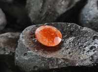 หินซันสโตน(Sunstone) "หินแห่งความอุดมสมบูรณ์" น้ำหนัก 3.77 ct. ขนาด 11.4x4.3 mm.  พลอยแท้ หินแท้ 100 % ราคาดี