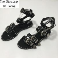 Summer Multiple Buckle Rivets Rivets Peep Toe Ankle Wrap Women Sandals Open Toe Metal Back Strap Flat Heels Lady Shoes