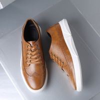 Men Brogue Shoes Fashion Leather Board Shoe Breathable Autumn Comfortable Casual Shoes Outdoor Male Sneakers Tenis Masculino