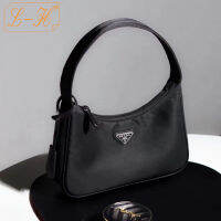 PRADA  Re-Edition2000 Re-Nylon รีไซเคิลกระเป๋าถือ Hobo ไนล่อนคลาสสิกหัวเข็มขัดเงินสามเหลี่ยมมาตรฐานกระเป๋าหิ้วไหล่เดียวสําหรับผู้หญิง=