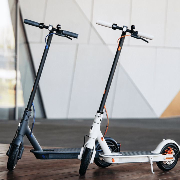 xiaomi-electric-scooter-3-white-สกู๊ตเตอร์ไฟฟ้าเดินทางไกล30-km-พับได้พกพาสะดวก-สกูตเตอร์ไฟฟ้า-สกูตเตอร์อัจฉริยะ-จอled-พับเก็บได้-led-led-rear-warning-light