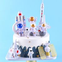 Astronaut Figurine Toppers Miniature Shuttle Boy Birthday Supplies Decoration Baby Shower Ornament