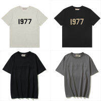 23SS ฤดูร้อนผู้ชายแขนสั้นเสื้อยืด Essentials รอบคอ Embossed เสื้อยืดแฟชั่นด้ายคู่ High Street Casual เสื้อยืด