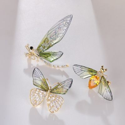 2023 Vintage Women Crystal Brooches Dragonfly Badge Pin Zircon Elegant Scarf Collar Pins Weddings Office Party Jewelry Gift